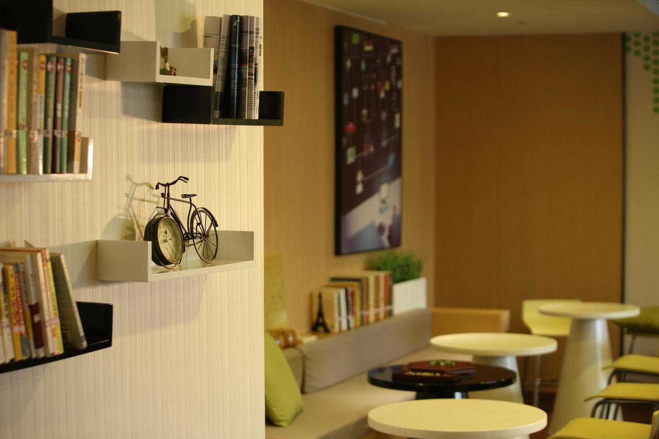 Iu Hotel Shanghai Dongchuan Road Metro Station Exterior photo