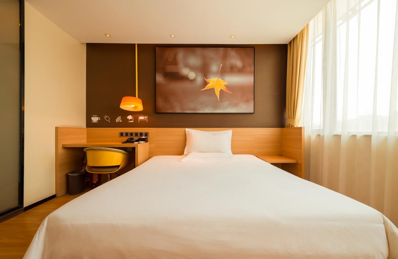Iu Hotel Shanghai Dongchuan Road Metro Station Exterior photo