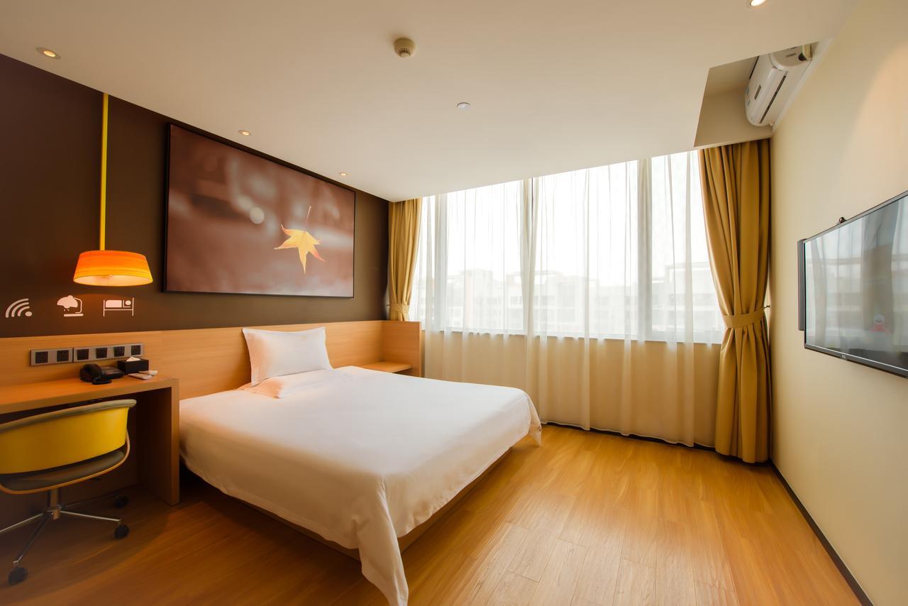Iu Hotel Shanghai Dongchuan Road Metro Station Exterior photo