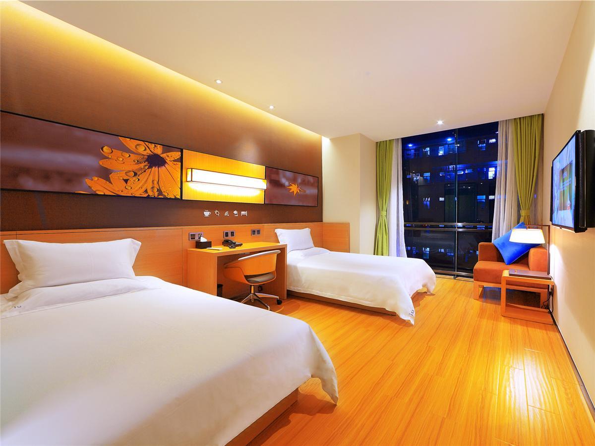 Iu Hotel Shanghai Dongchuan Road Metro Station Exterior photo